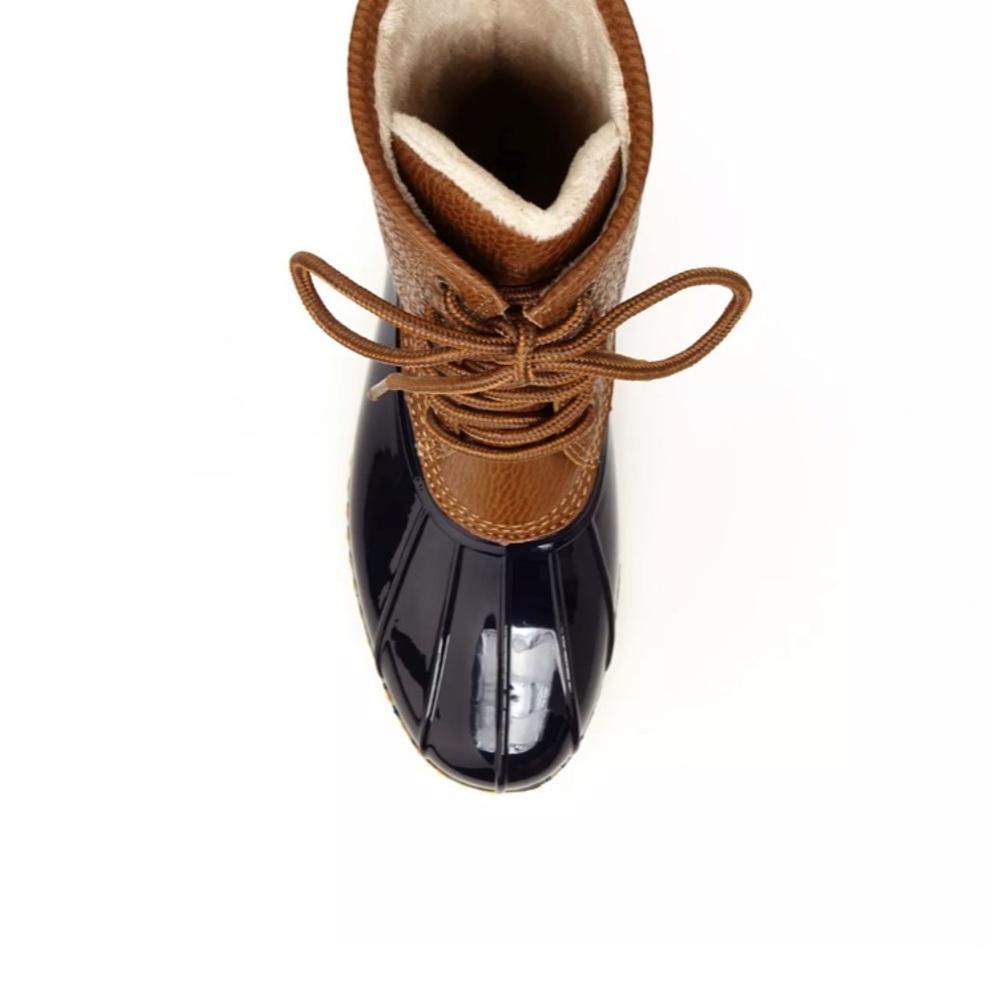 New in box:    - Woman’s casual duck waterproof boots. - Picture 5 of 17